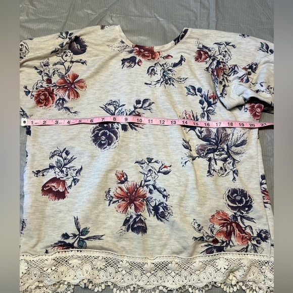 Women’s floral top size medium - Picture 5 of 6